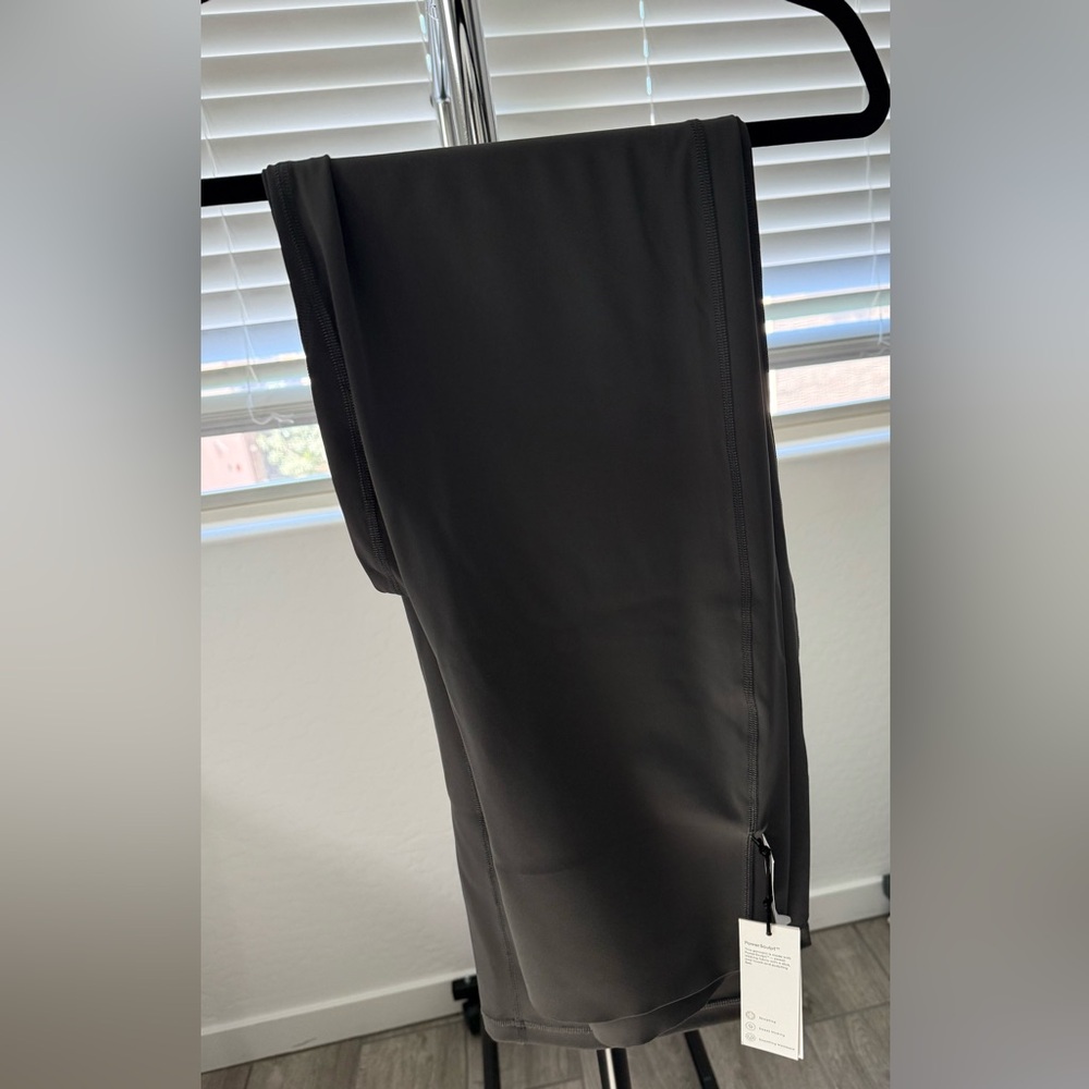 Aritzia Golden PowerSculpt™ Resilient Pant - Picture 5 of 5
